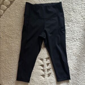 Brooks Black Capri Leggings
